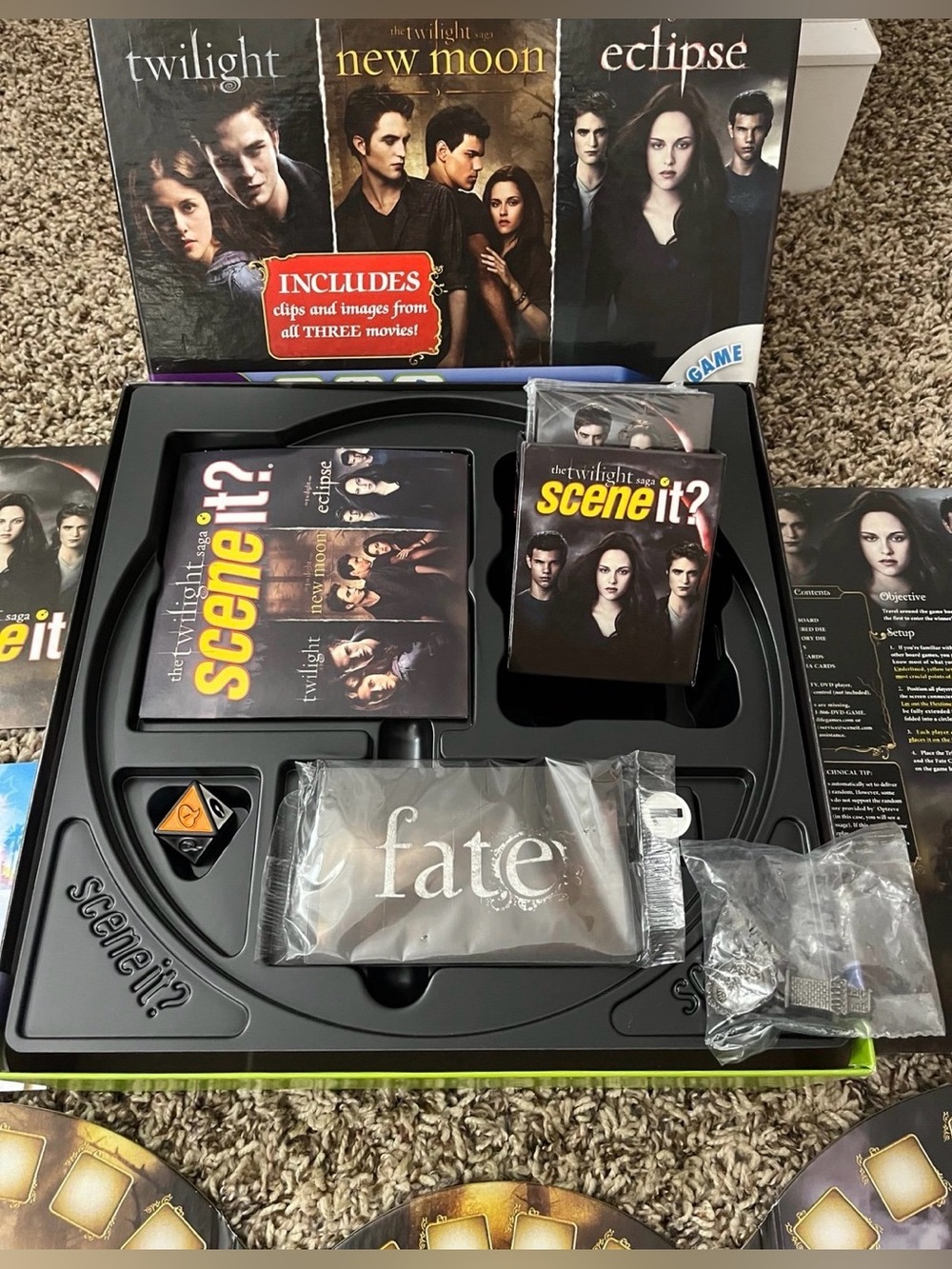 Twilight / New Moon / Eclipse - Deluxe Scene It? - DVD Board Game - Picture 3 of 12